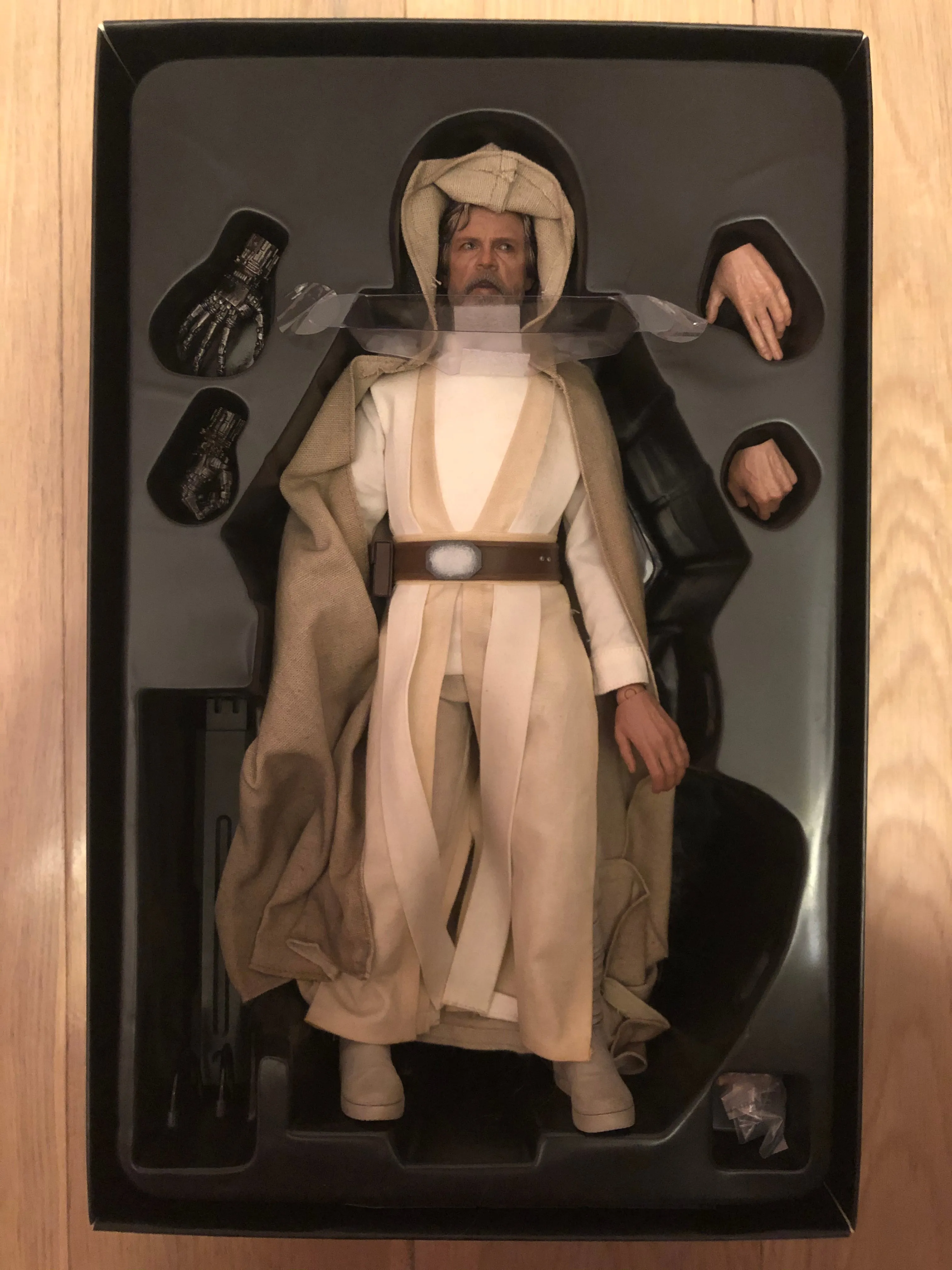 Hottoys Hot Toys 1/6 Scale MMS390 MMS 390 Star Wars Episode VII The Force Awakens - Luke Skywalker Action Figure USED