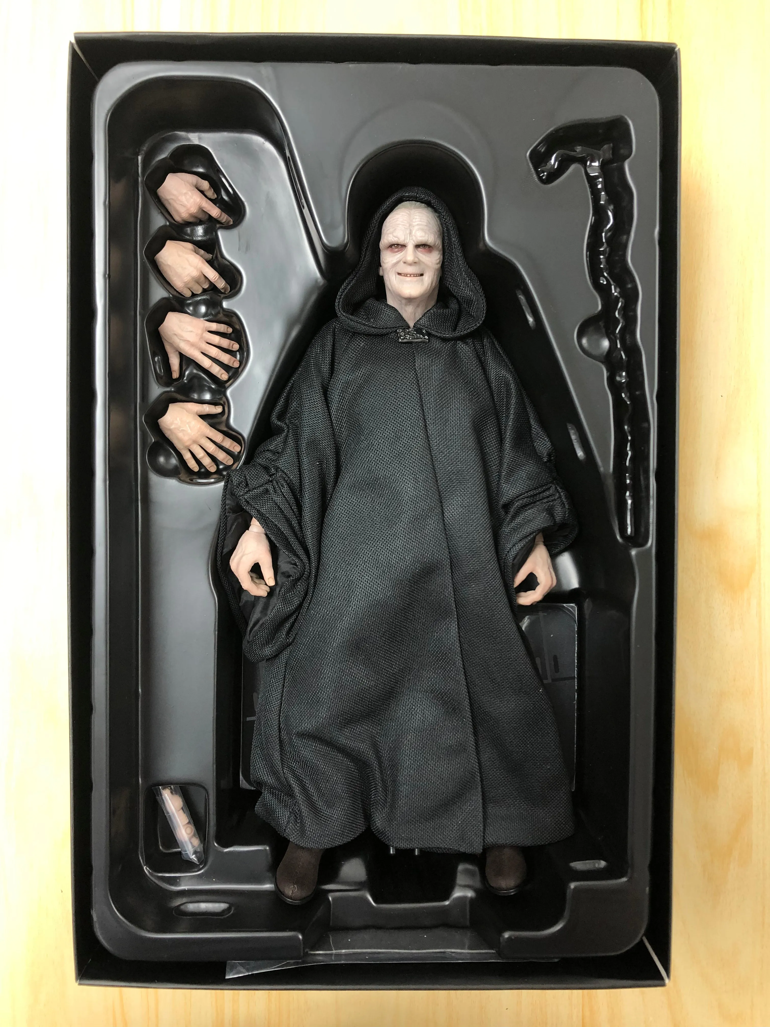 Hottoys Hot Toys 1/6 Scale MMS467 MMS 467 Star Wars Episode VI Return Of The Jedi - Emperor Palpatine Action Figure USED