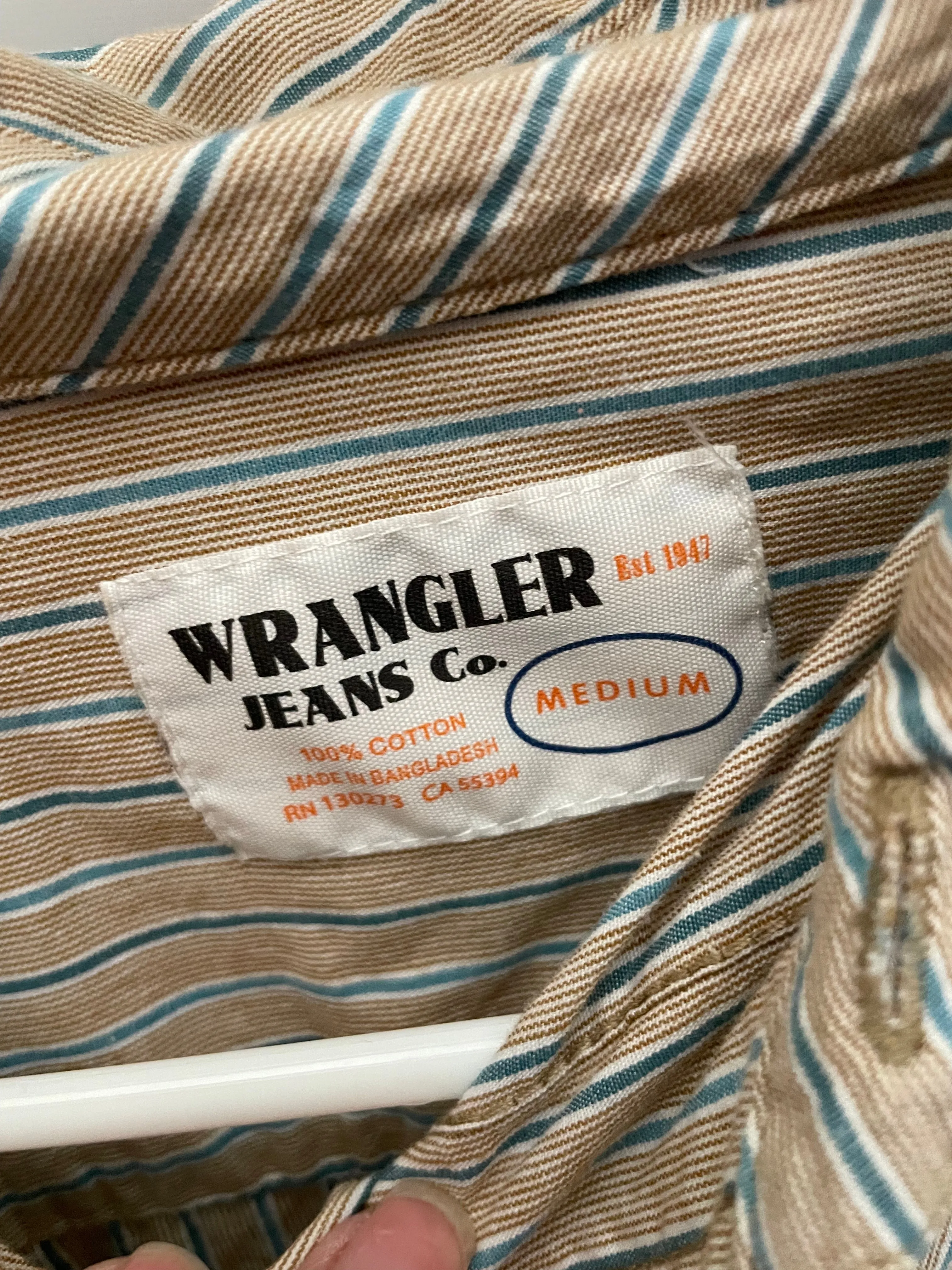 Mens Medium Wrangler Jean Company Tan Stripe Button Down 100% Cotton Long Sleeve Shirt