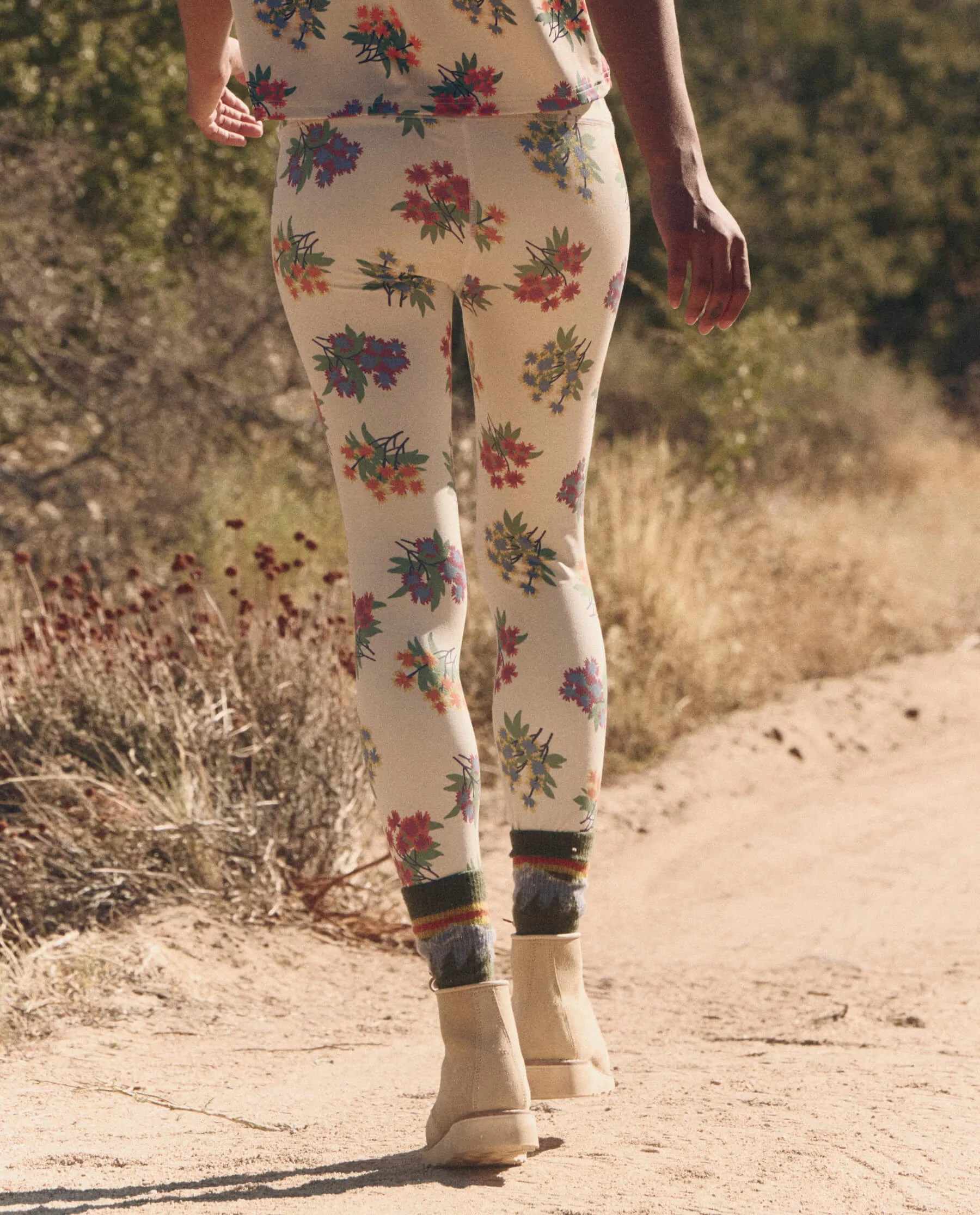 The Journey Legging. -- Pale Khaki Palisade Floral