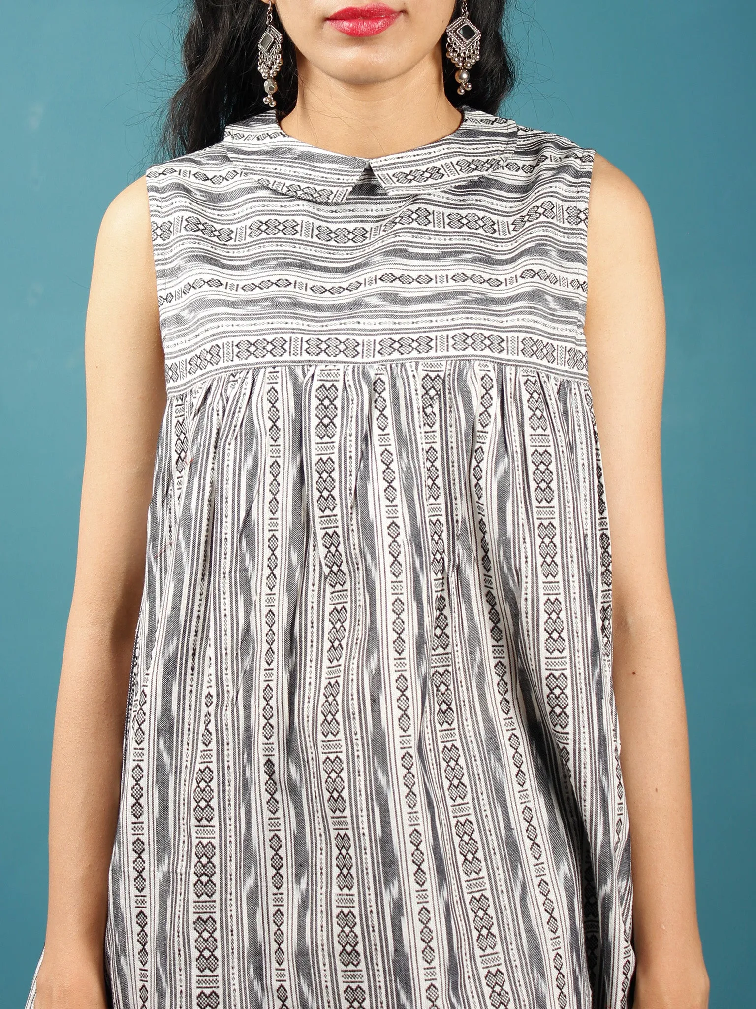 White Black  Hand Woven Ikat Cotton Tunic With Collar   - Tun06F1465