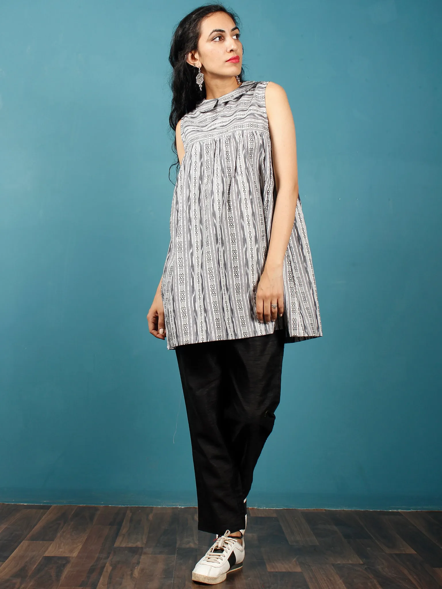 White Black  Hand Woven Ikat Cotton Tunic With Collar   - Tun06F1465